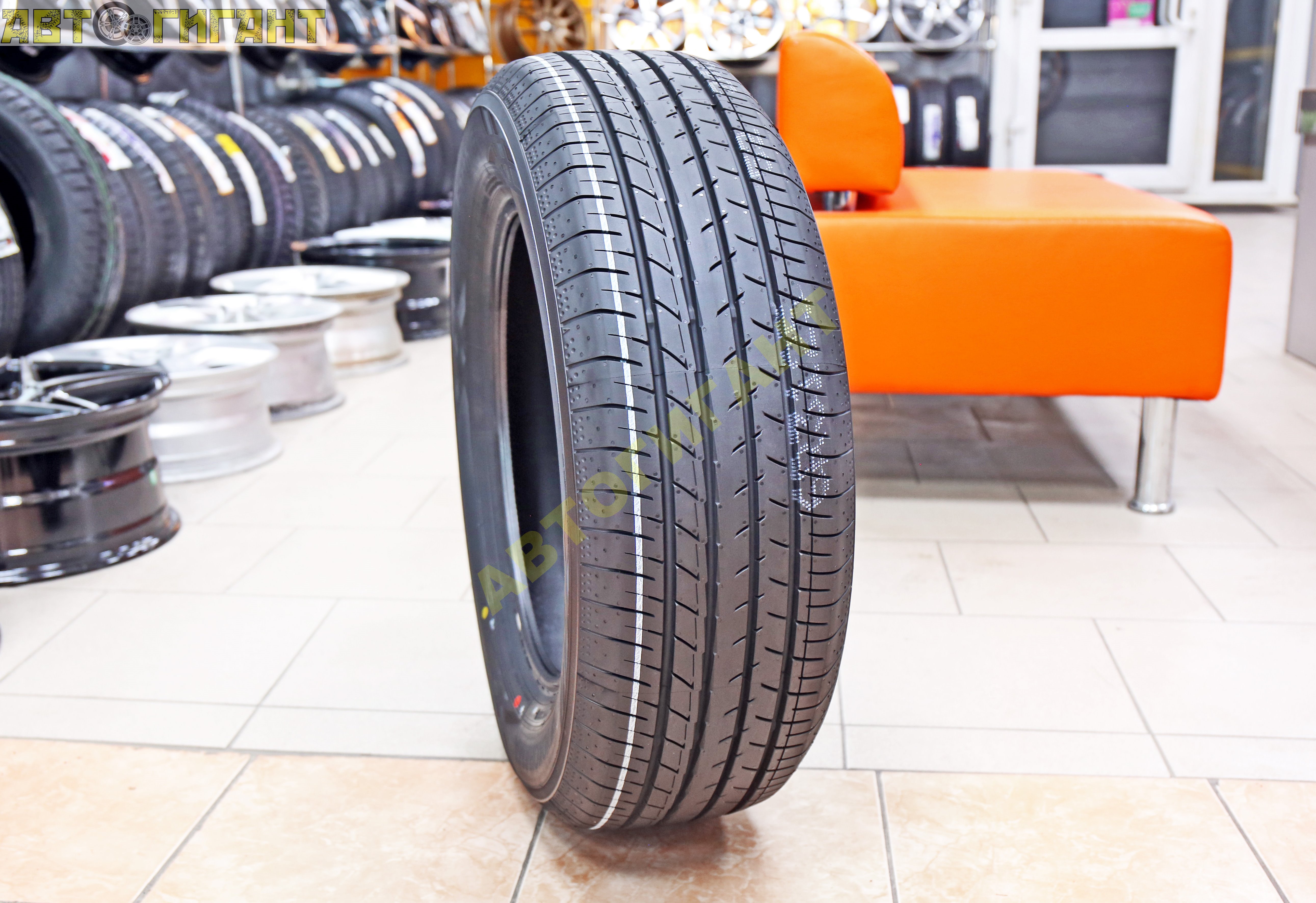 215/60R16 (BluEarth-GT AE-51) а/шина Yokohama 99V лето купить в Барнауле и  Бийске